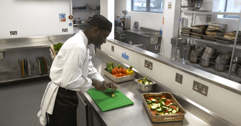 The Importance of a Food Hygiene Course for Ensuring Safe Practices